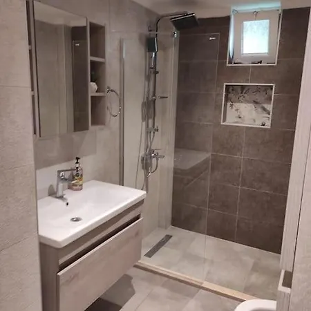 Dora *
